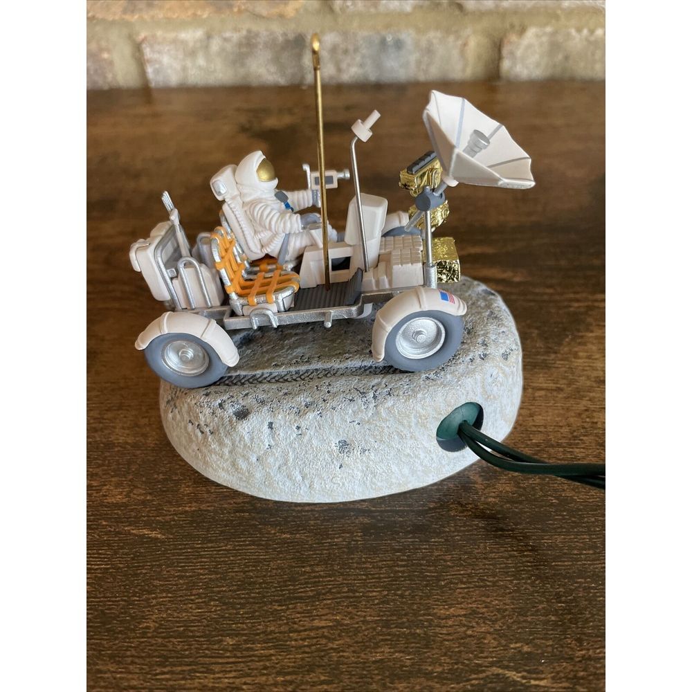 HALLMARK KEEPSAKE ORNAMENT LUNAR ROVER SPACE‎ MOON FLICKERING LIGHT NIB 1999 - Picture 5 of 16